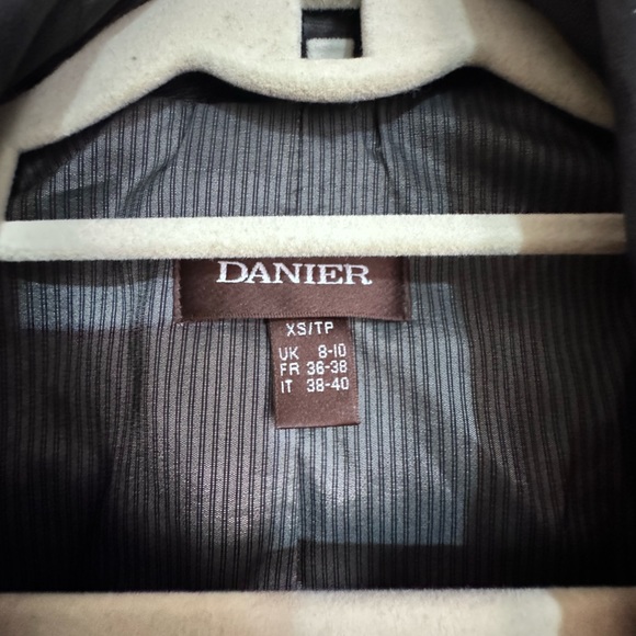 Danier leather - Picture 2 of 3